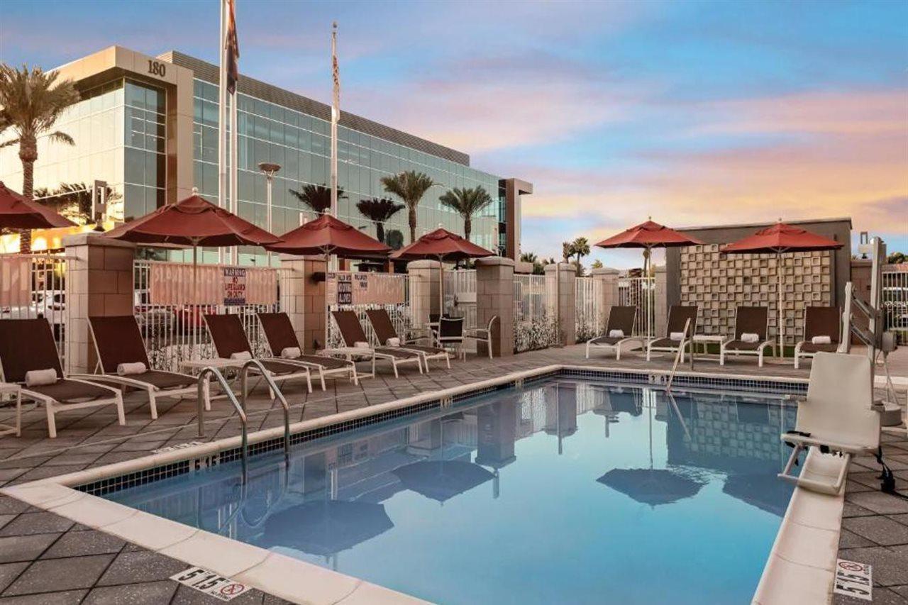 Hilton Garden Inn Chandler Downtown Экстерьер фото