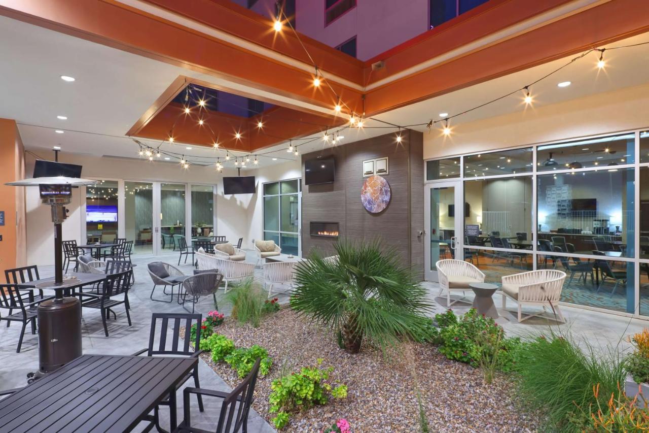 Hilton Garden Inn Chandler Downtown Экстерьер фото