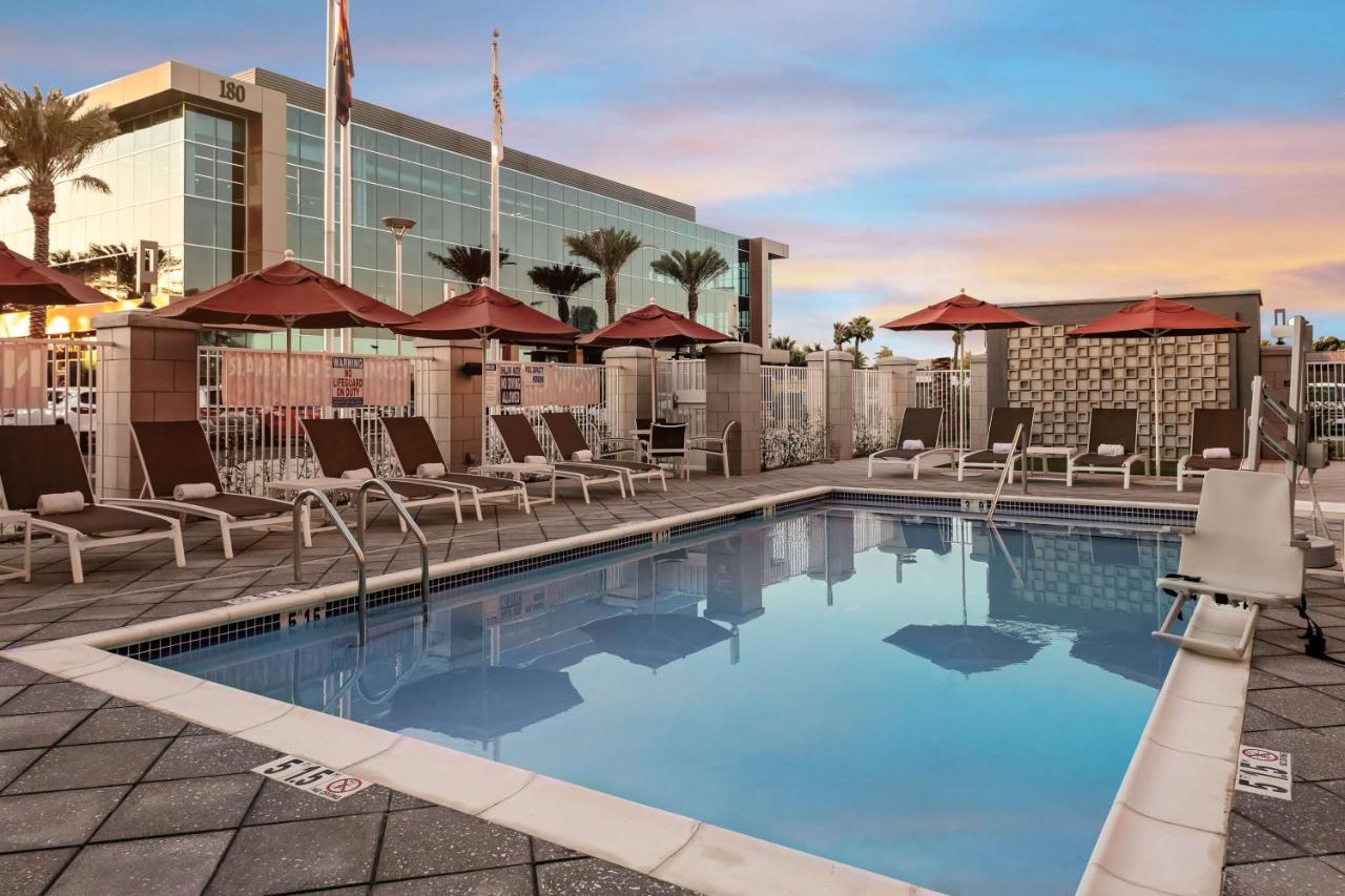 Hilton Garden Inn Chandler Downtown Экстерьер фото