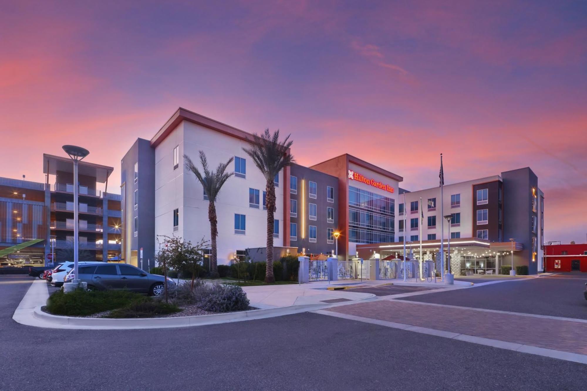 Hilton Garden Inn Chandler Downtown Экстерьер фото