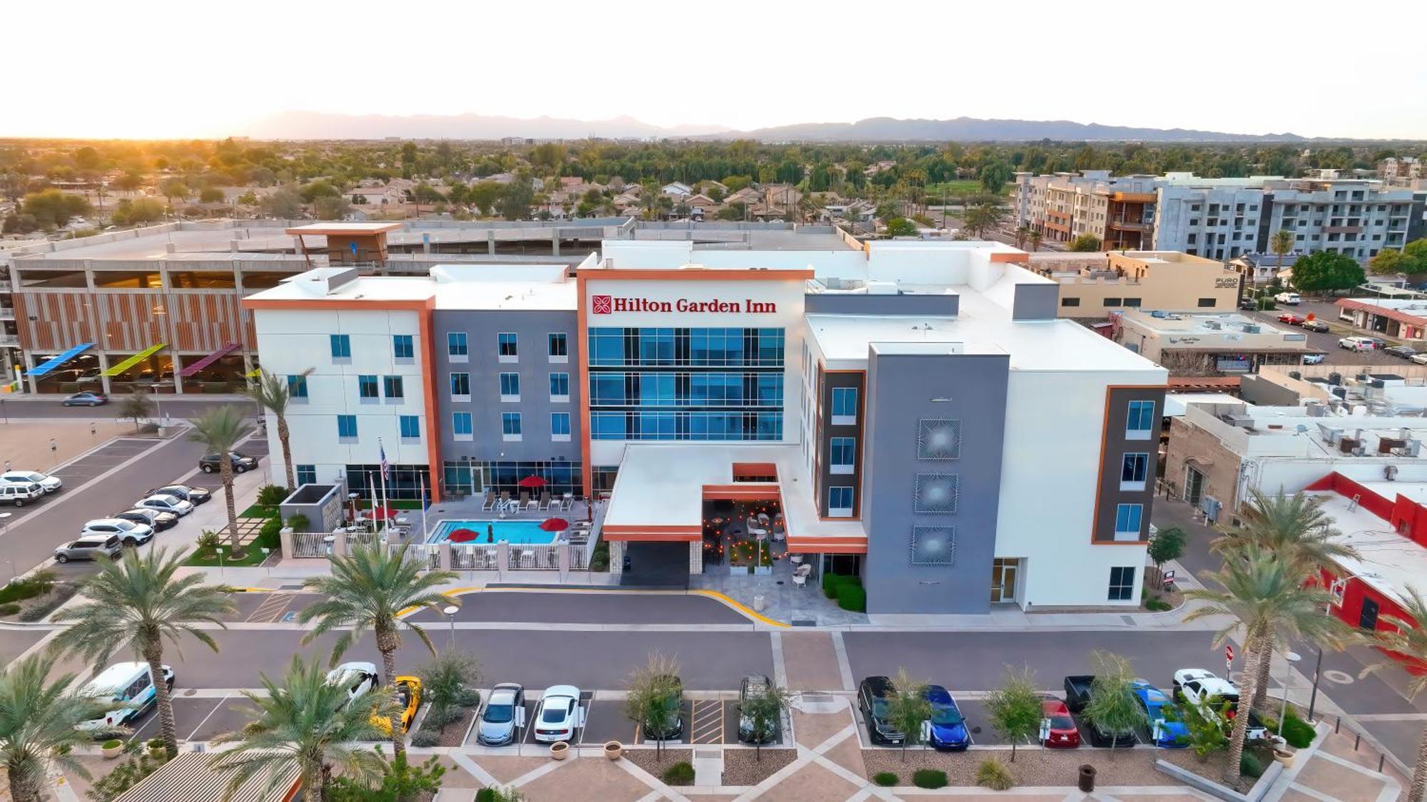Hilton Garden Inn Chandler Downtown Экстерьер фото