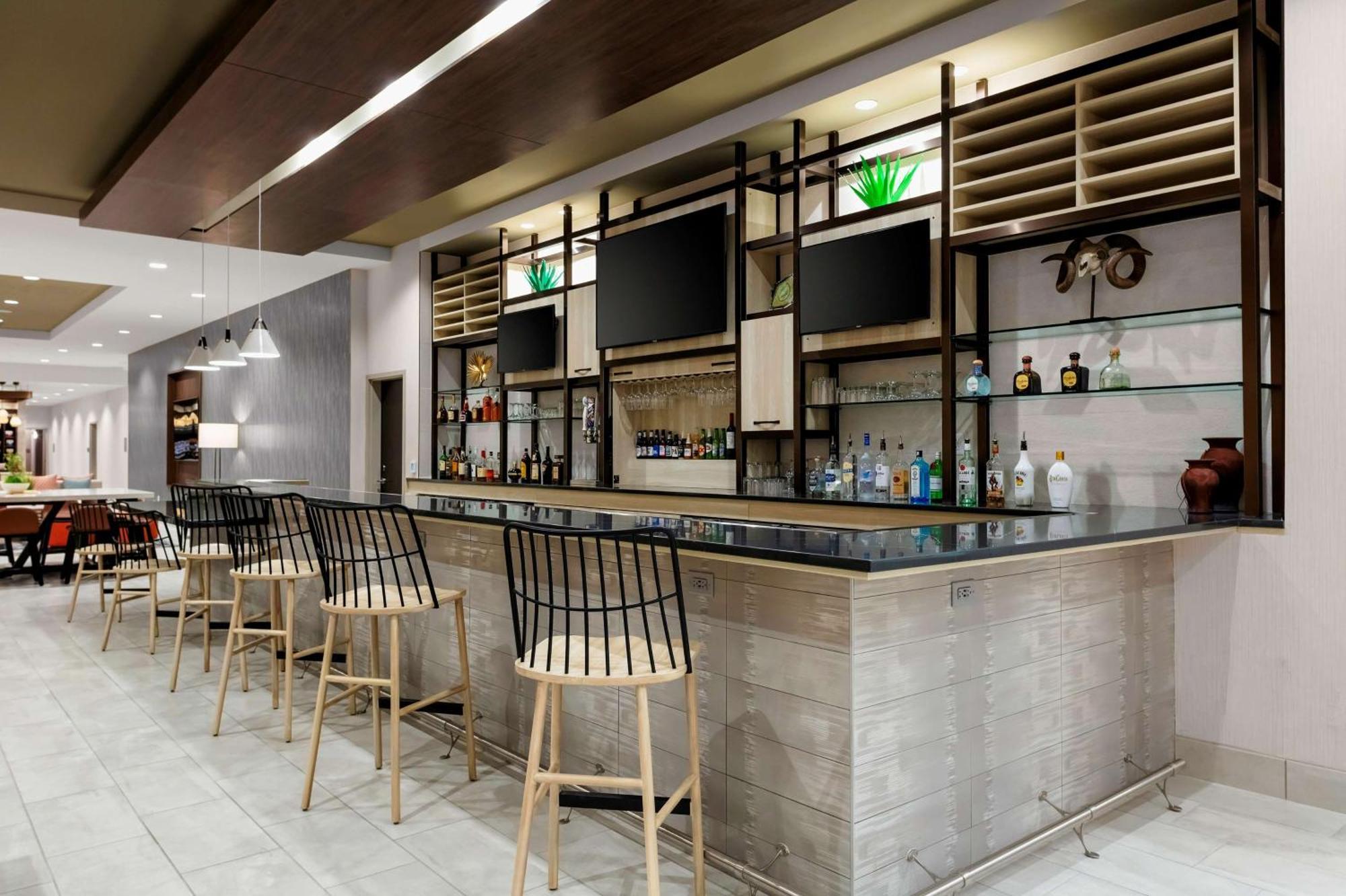 Hilton Garden Inn Chandler Downtown Экстерьер фото