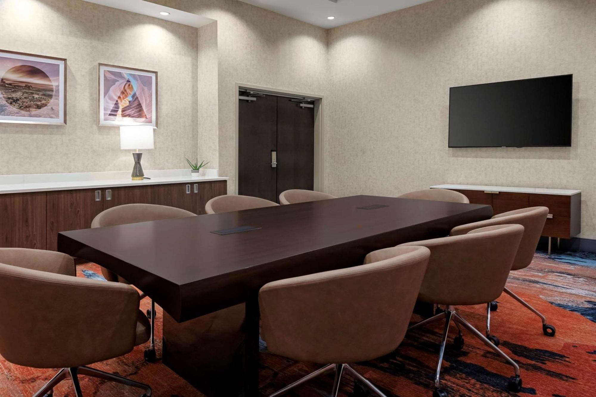 Hilton Garden Inn Chandler Downtown Экстерьер фото