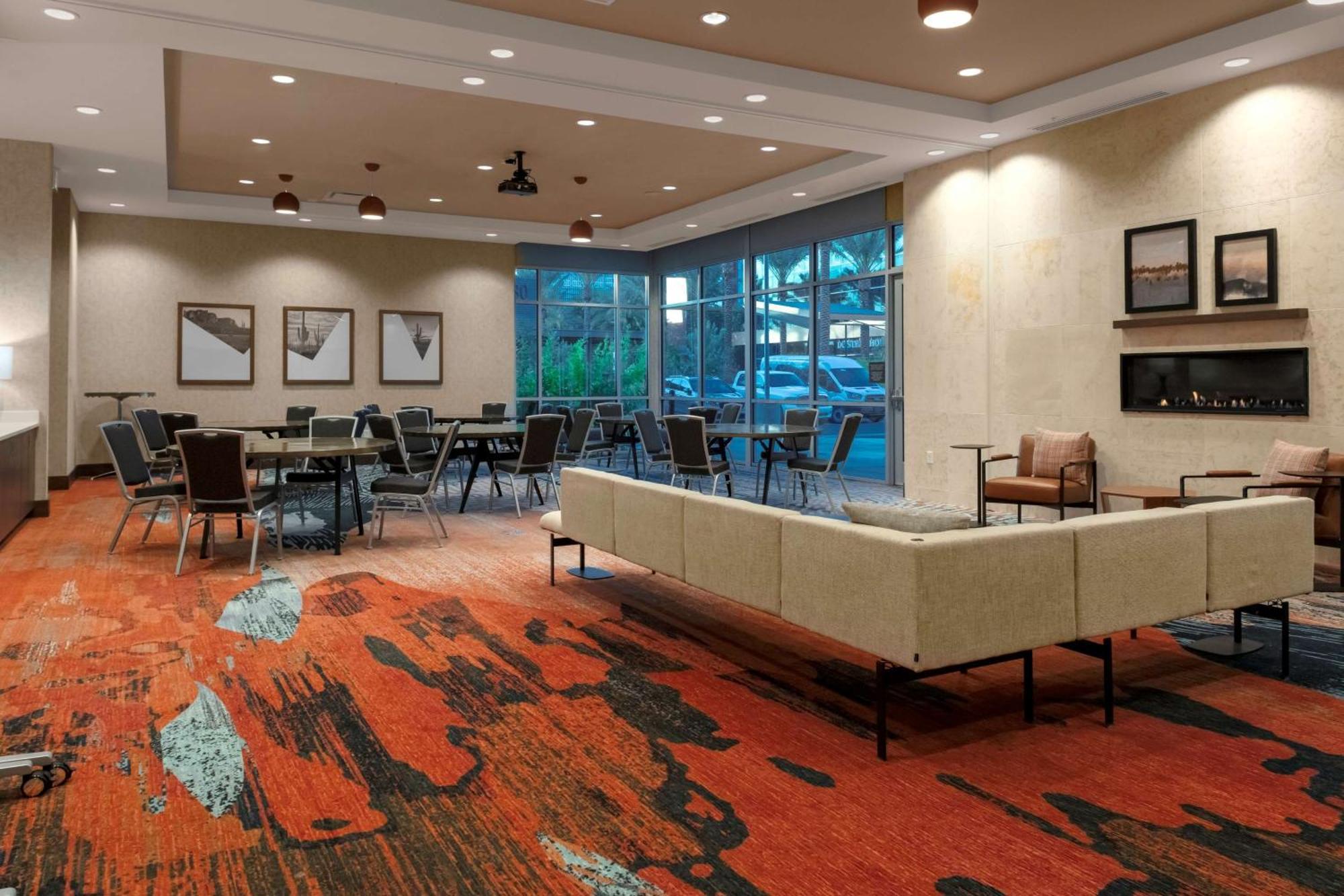 Hilton Garden Inn Chandler Downtown Экстерьер фото