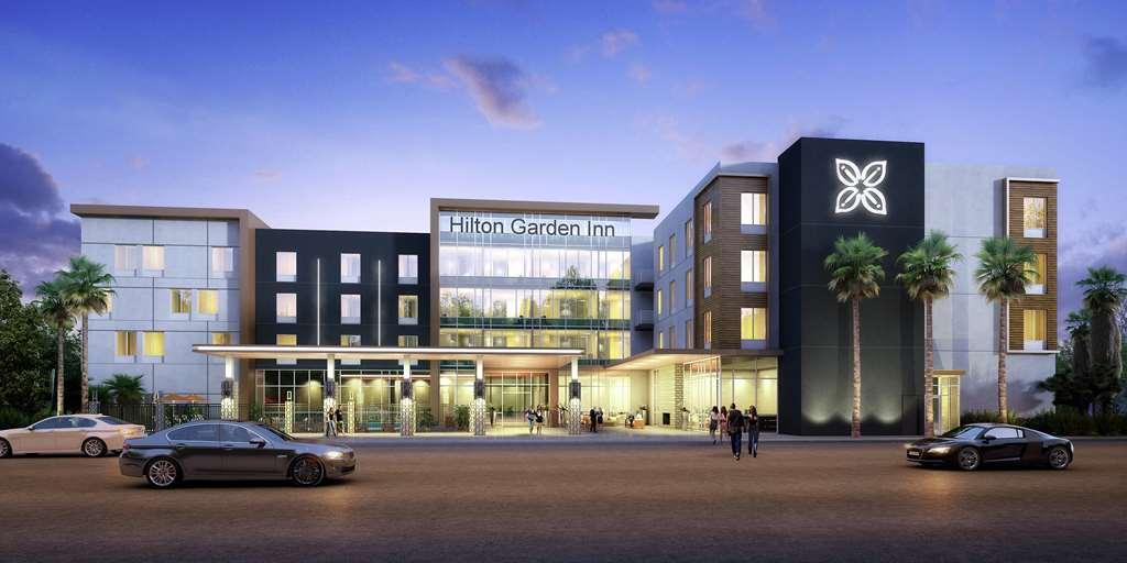 Hilton Garden Inn Chandler Downtown Экстерьер фото